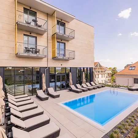 Montello 4*